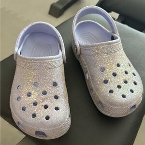Girl’s crocs size 5